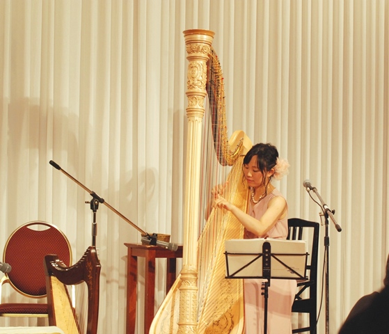 ハープの演奏