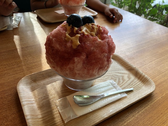 かき氷とたそがれ時の海