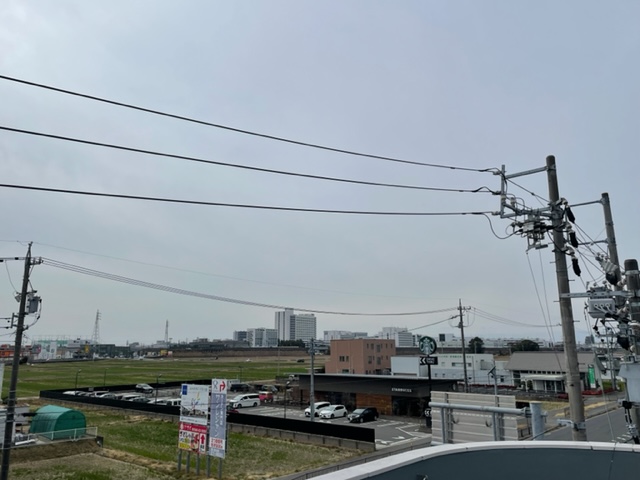 曇り空とフライングソース