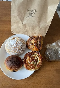 パン屋さんのオープン初日に行ってきました。