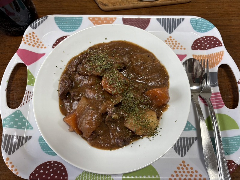 ケチャップとソースで作るビーフシチュー