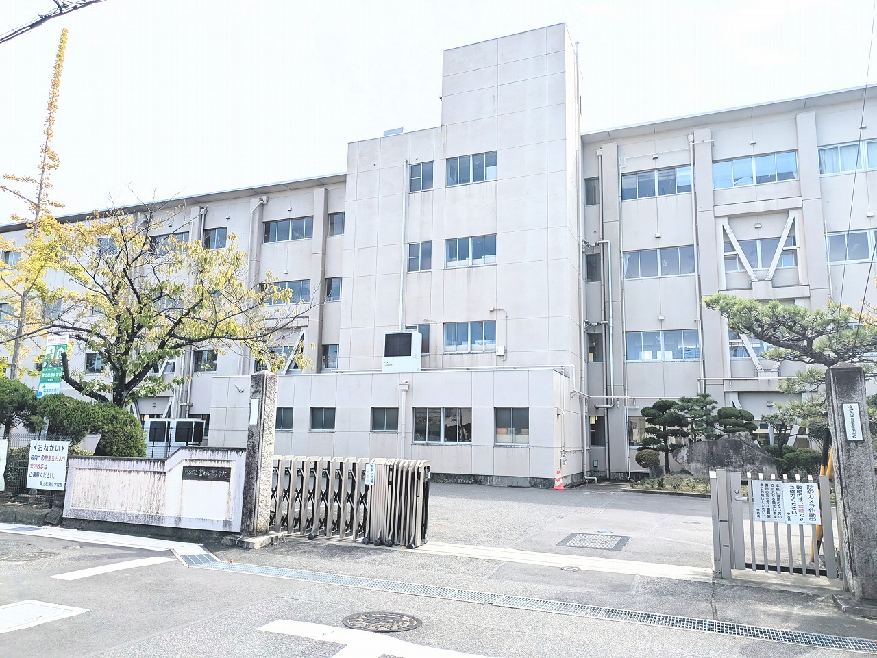 富士松南小学校まで徒歩約7分（500ｍ）