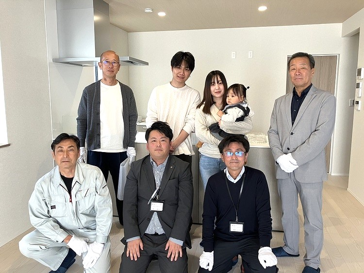 手厚い土地探しと優しいスタッフに支えられた、こだわり内装の家。