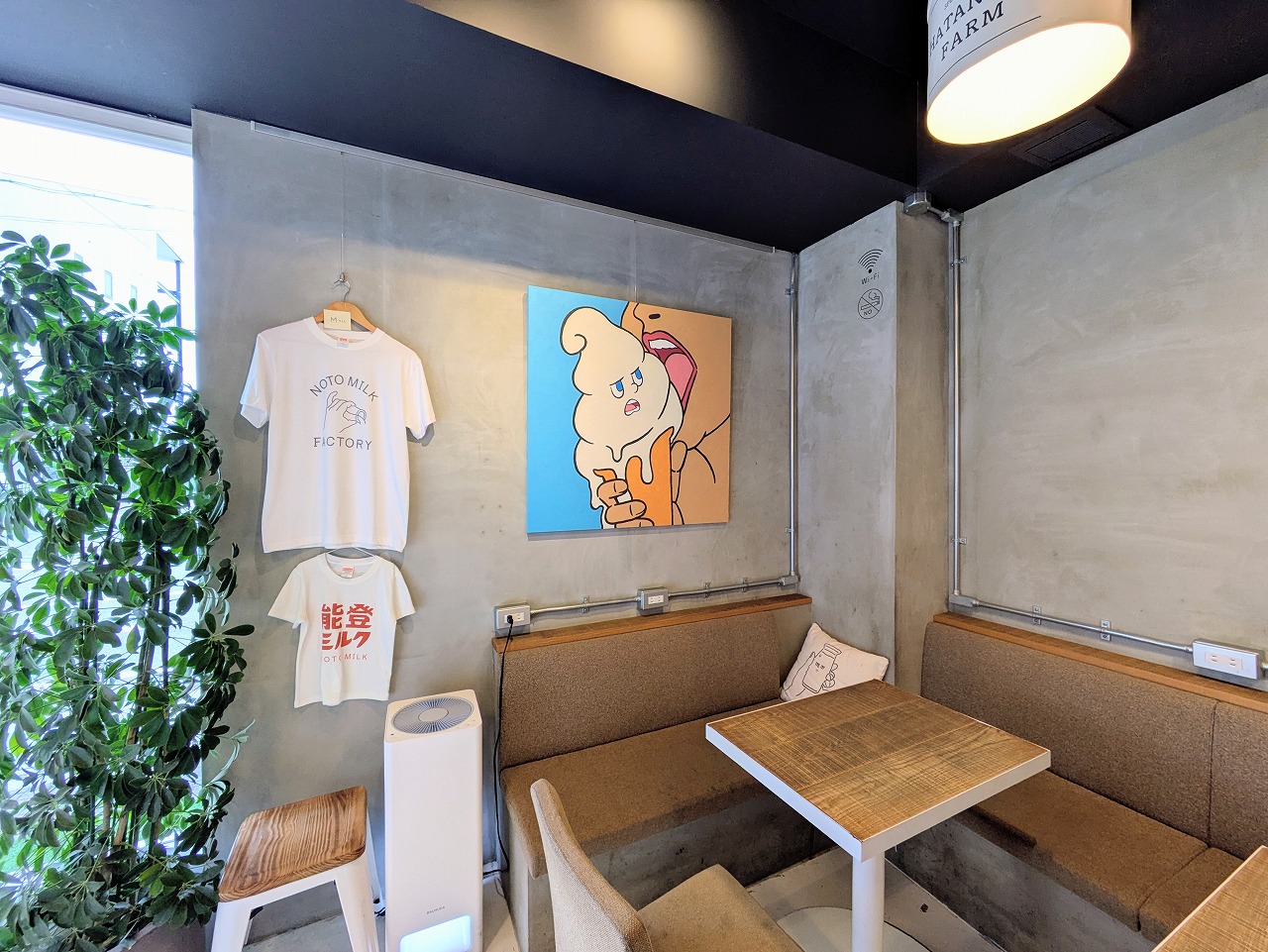 能登ミルクファクトリー店内