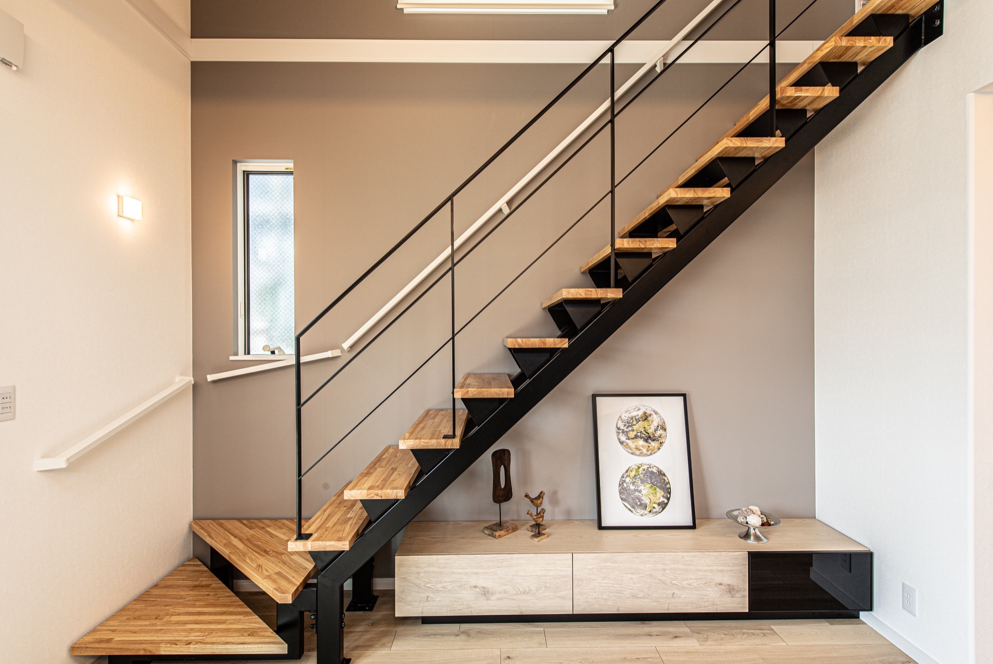 スペースを無駄にしない 階段下の使いこなし術 知立 刈谷の注文住宅なら太陽ハウジング スペースを無駄にしない 階段下の使いこなし術 知立 刈谷の注文住宅なら太陽ハウジング