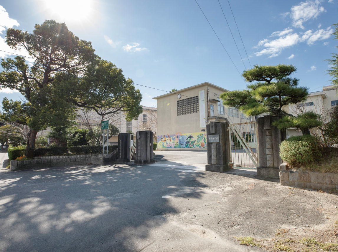 東浦中学校まで徒歩約21分（1640m）