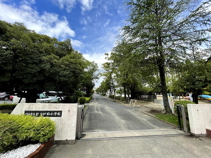 かりがね小学校まで徒歩約11分（880ｍ）
