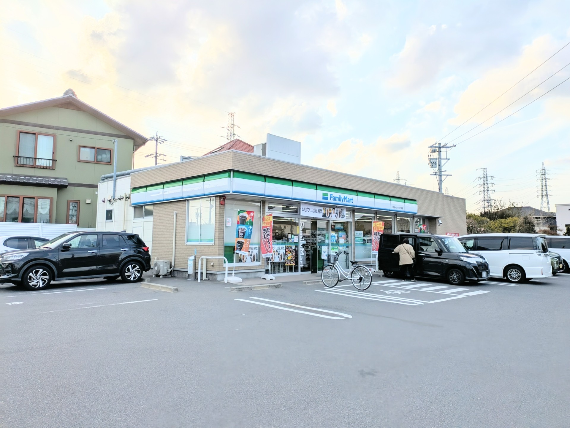 ファミリーマート 刈谷一ツ木七丁目店まで徒歩約9分（650ｍ）